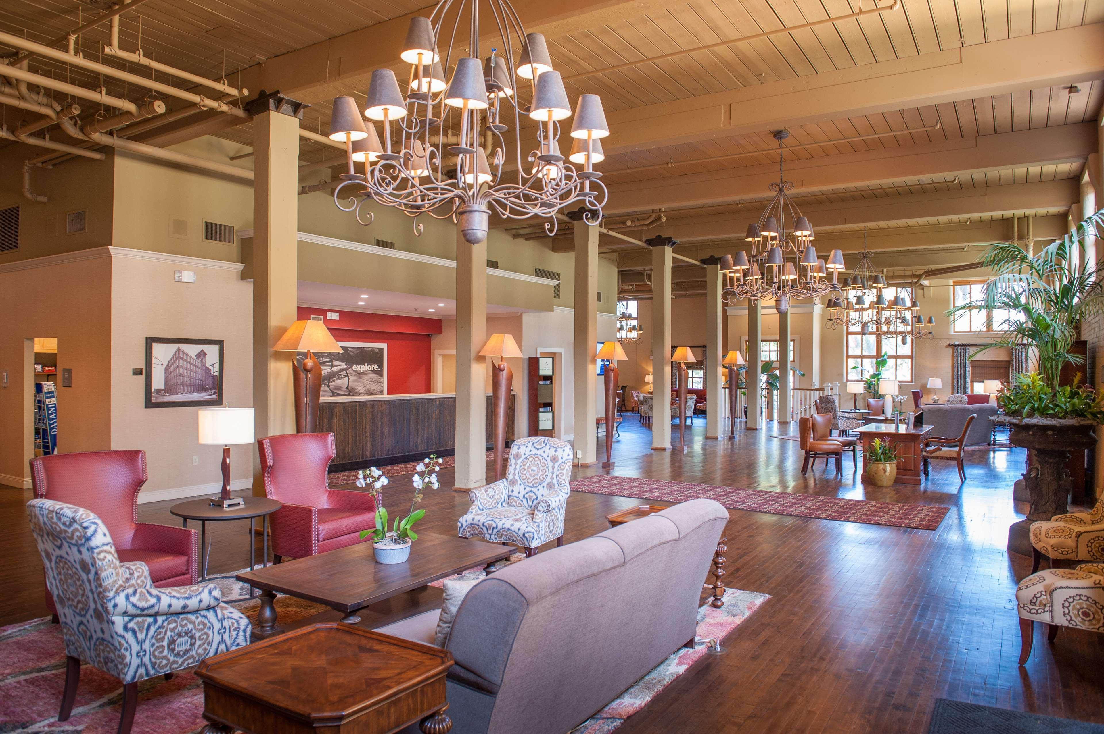 Hampton Inn And Suites New Orleans Convention Center Экстерьер фото