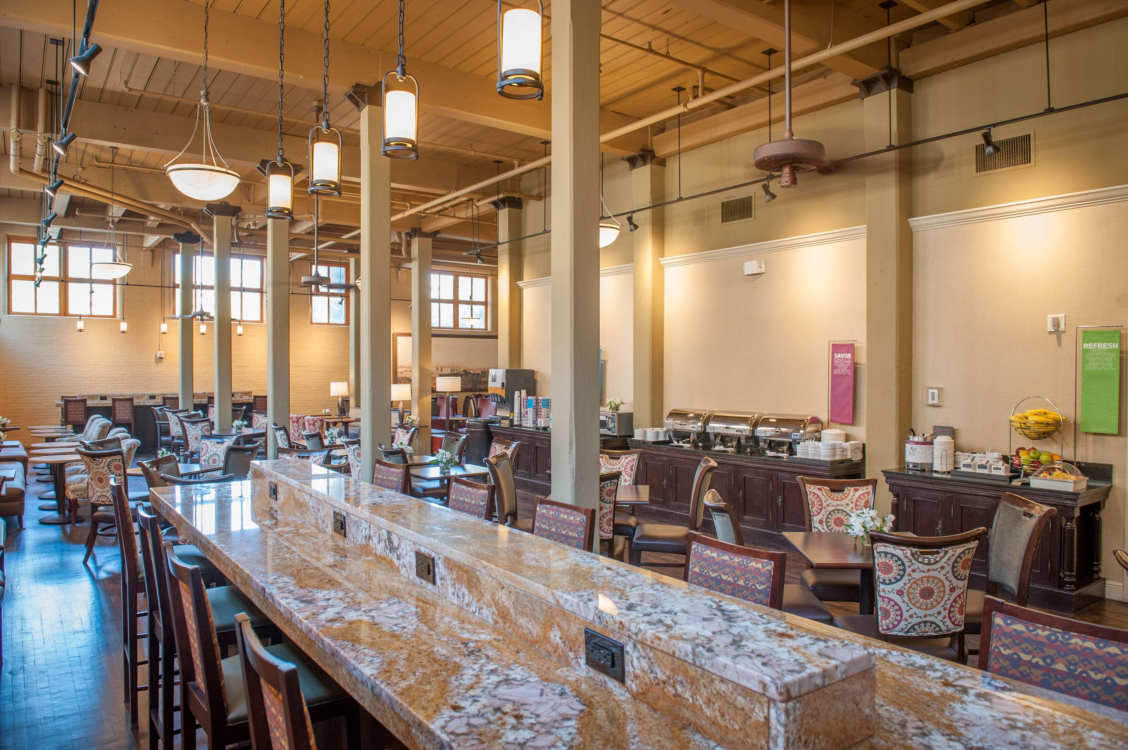 Hampton Inn And Suites New Orleans Convention Center Экстерьер фото