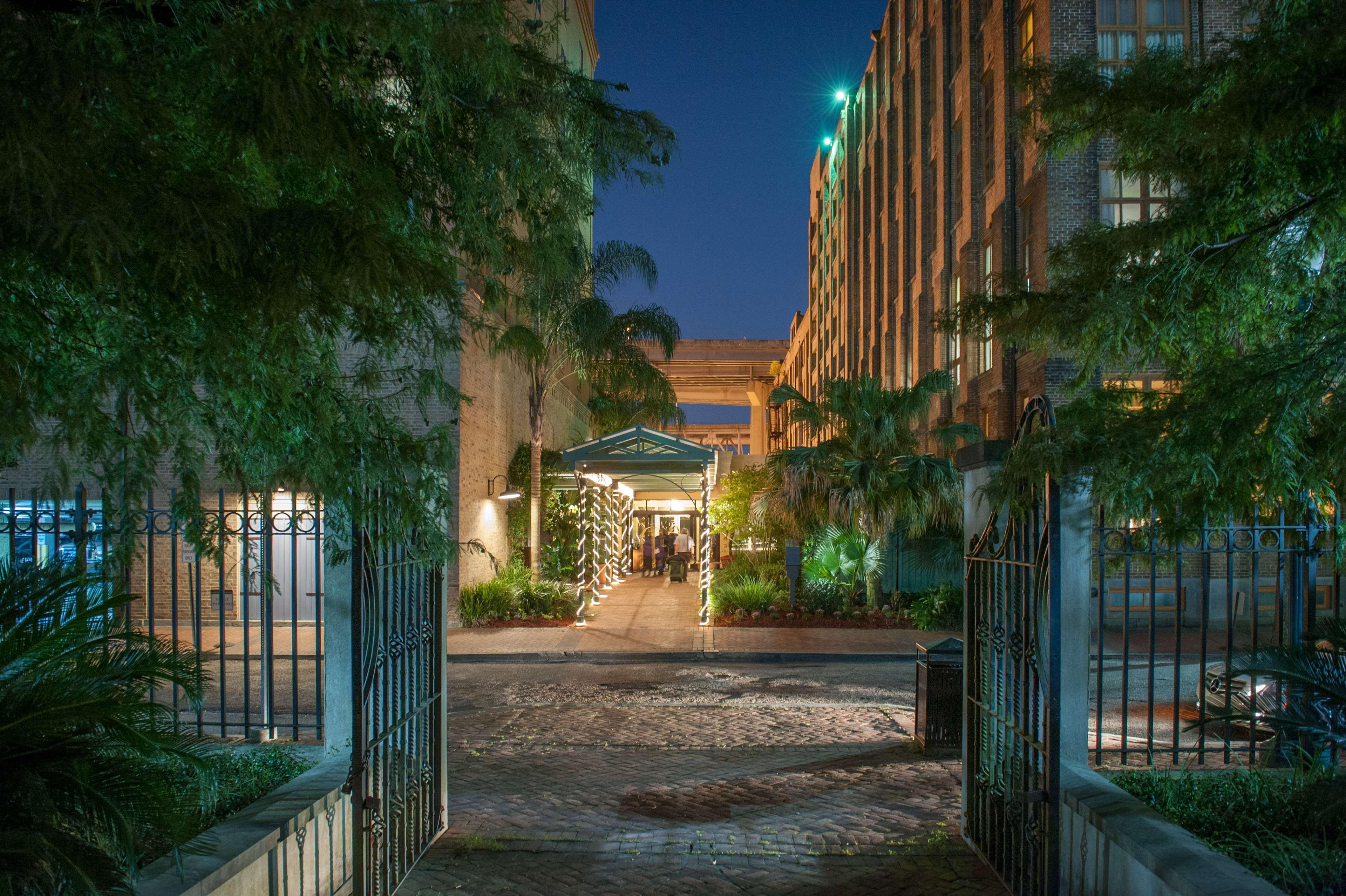Hampton Inn And Suites New Orleans Convention Center Экстерьер фото