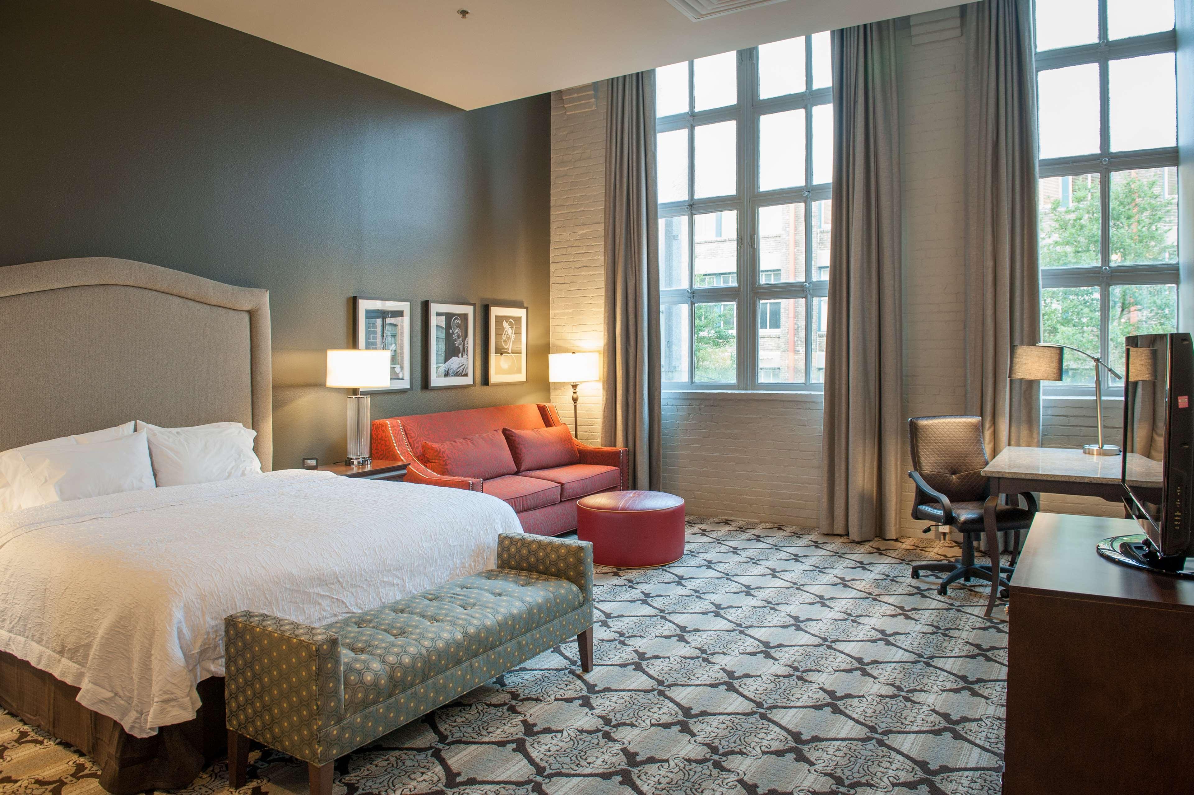 Hampton Inn And Suites New Orleans Convention Center Экстерьер фото