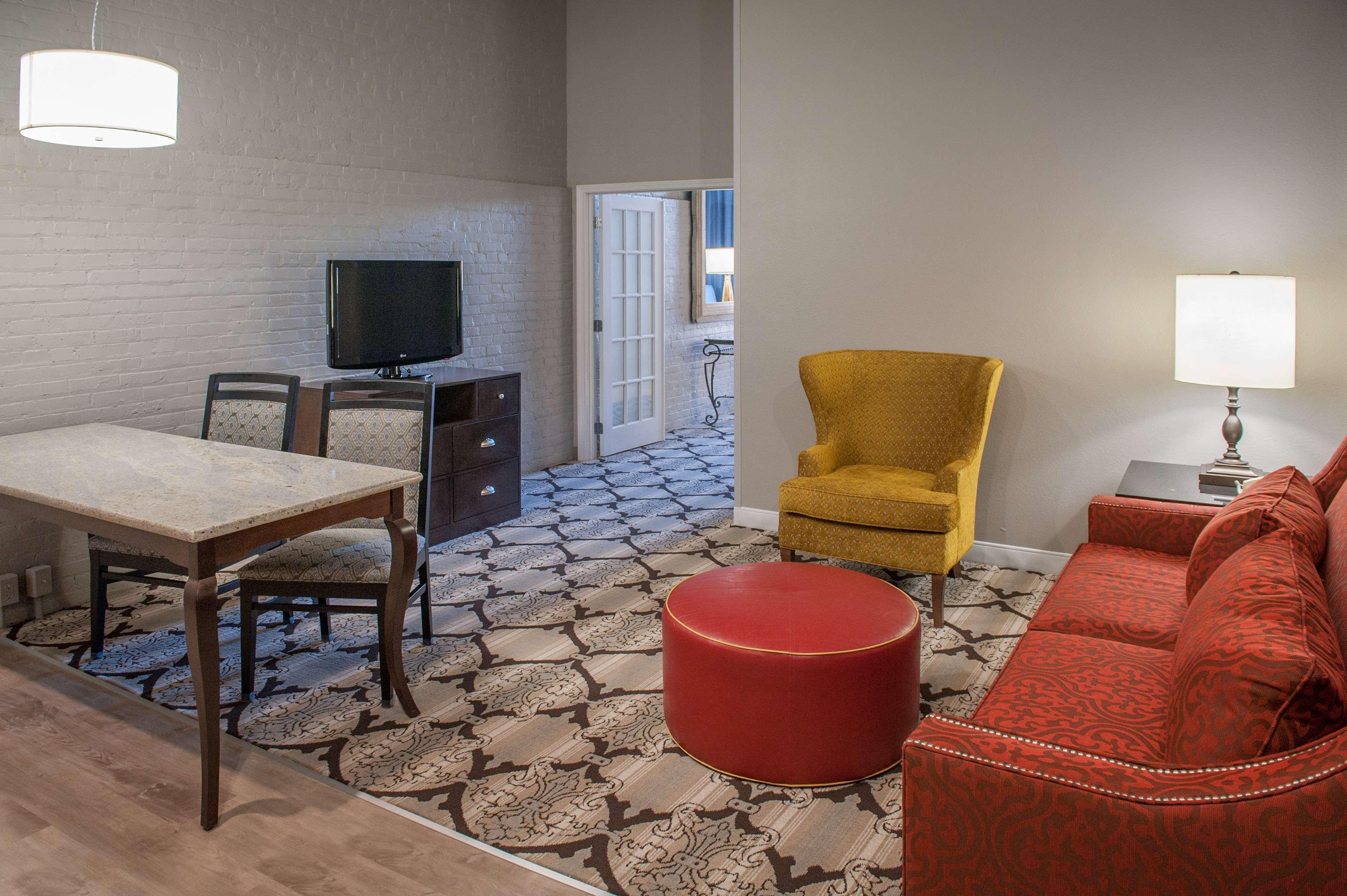Hampton Inn And Suites New Orleans Convention Center Экстерьер фото