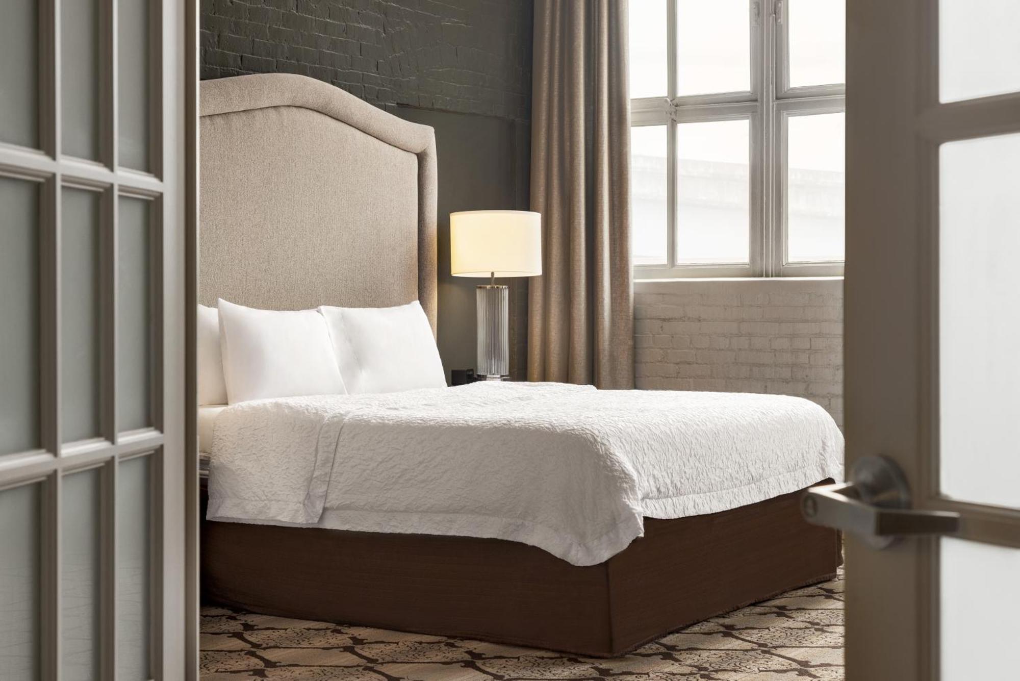 Hampton Inn And Suites New Orleans Convention Center Экстерьер фото