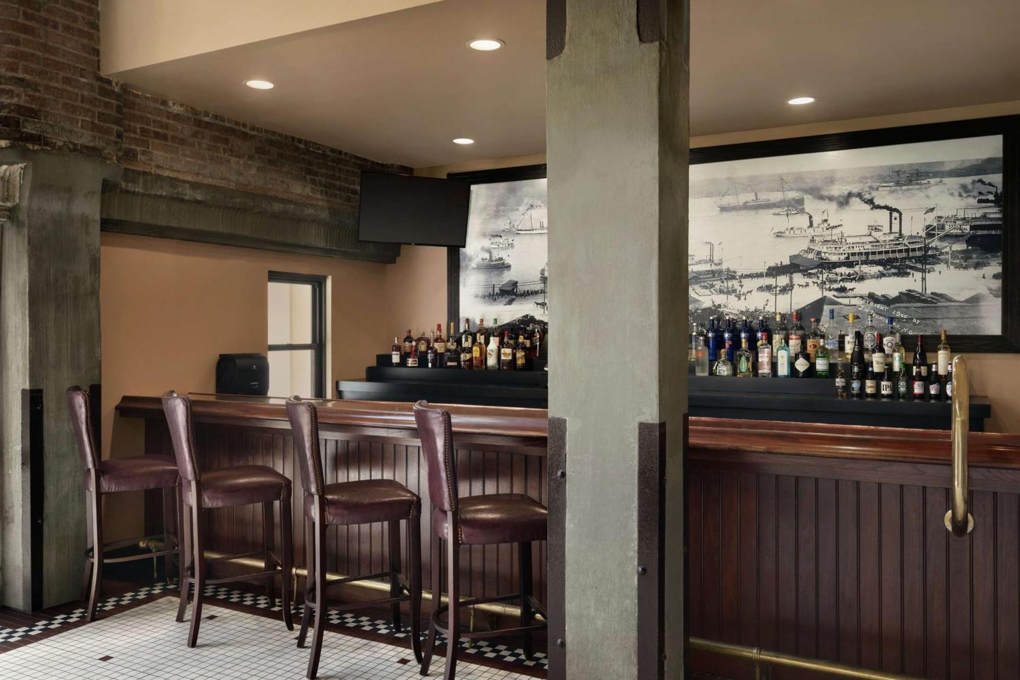 Hampton Inn And Suites New Orleans Convention Center Экстерьер фото