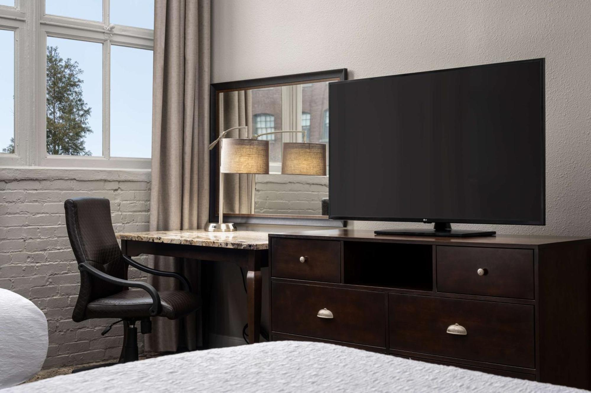 Hampton Inn And Suites New Orleans Convention Center Экстерьер фото